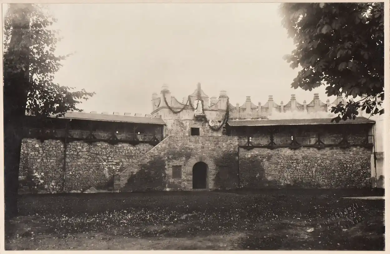 Tablice Podhalańczyków na Nowosądeckiej baszcie. Historia która przetrwała wbrew wojnie