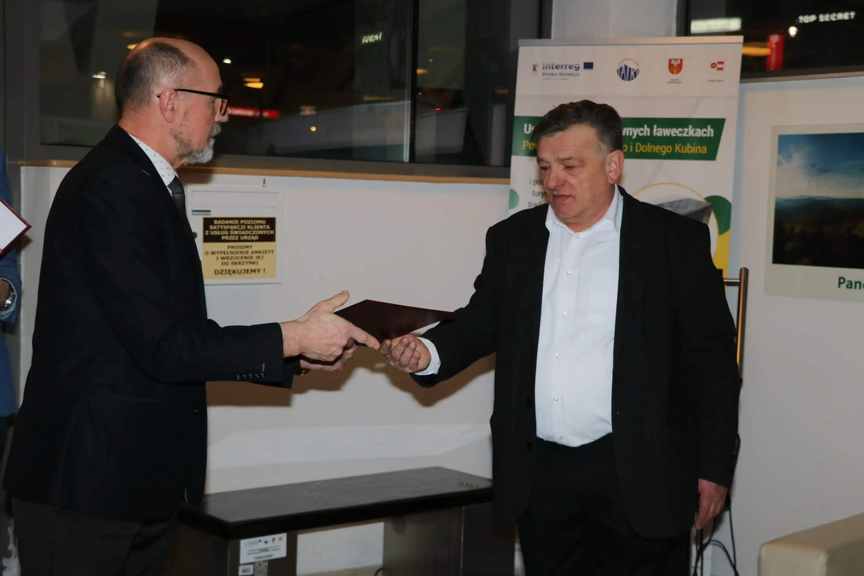 Wystawa malarstwa Władysława Raczka w Powiatowym Centrum Informacji Turystycznej w Limanowej