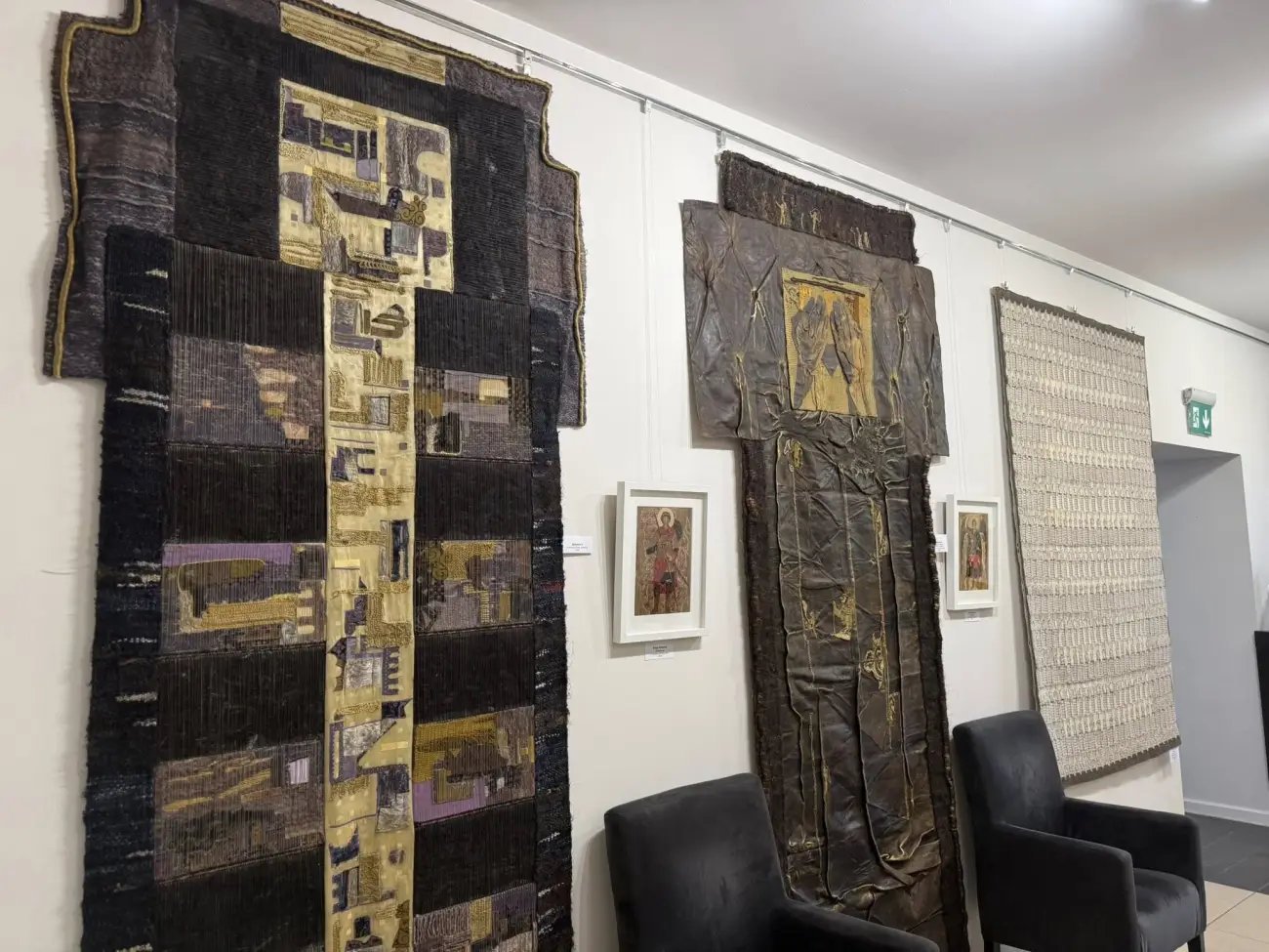 Tkaniny pełne znaczeń. Wystawa Anny Jarząbek-Siudak w Krynicy-Zdroju