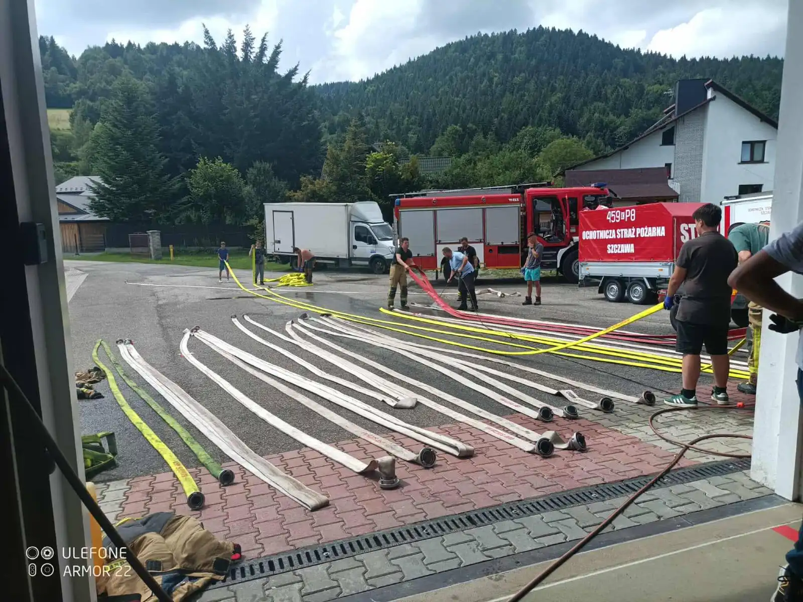 Piorun wywołał pożar. Strażacy bronili przyległych zabudowań