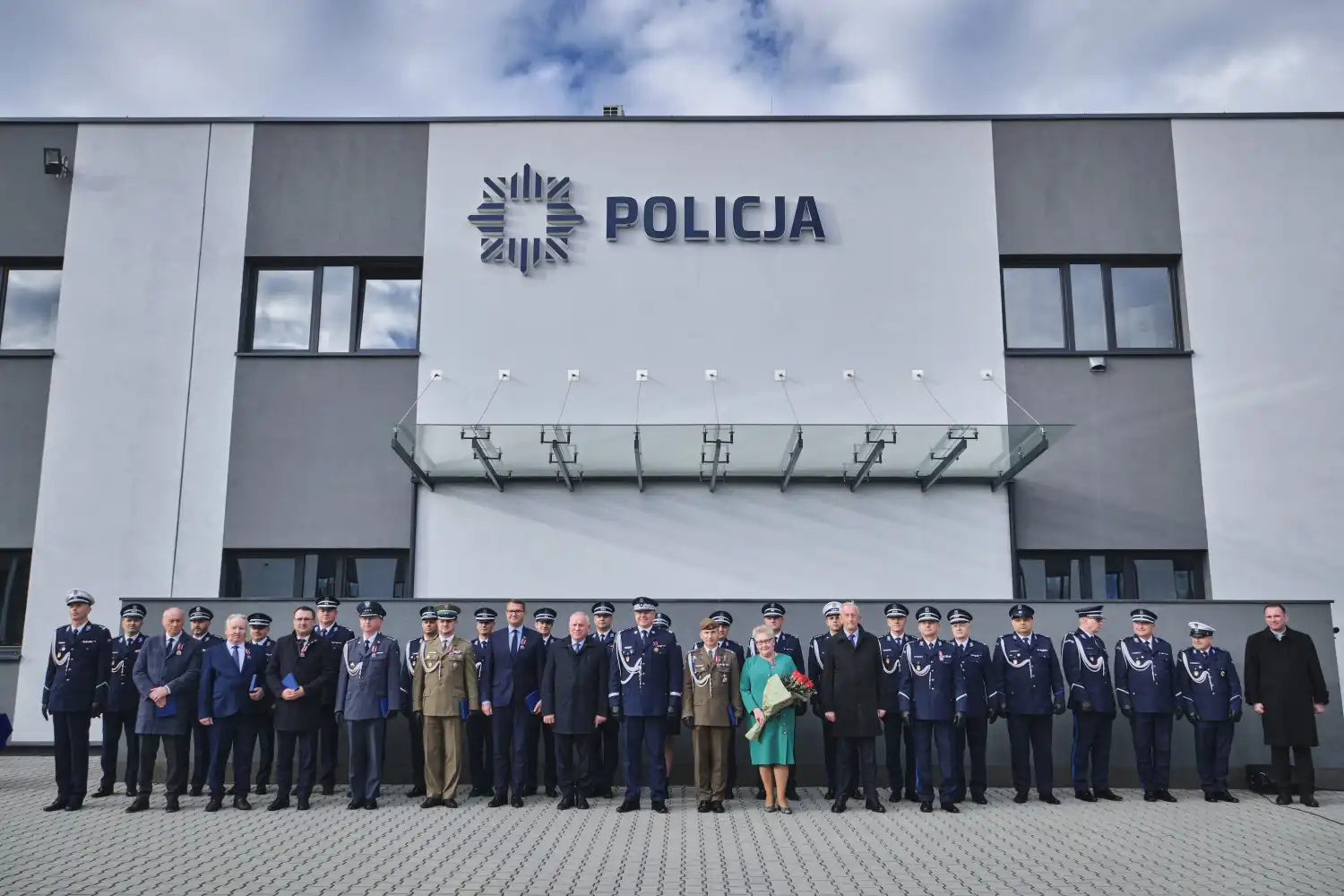 Szeregi małopolskiej Policji zasiliło 75 nowych funkcjonariuszy. Dziewięciu z nich będzie pełniło służbę w Nowym Sączu