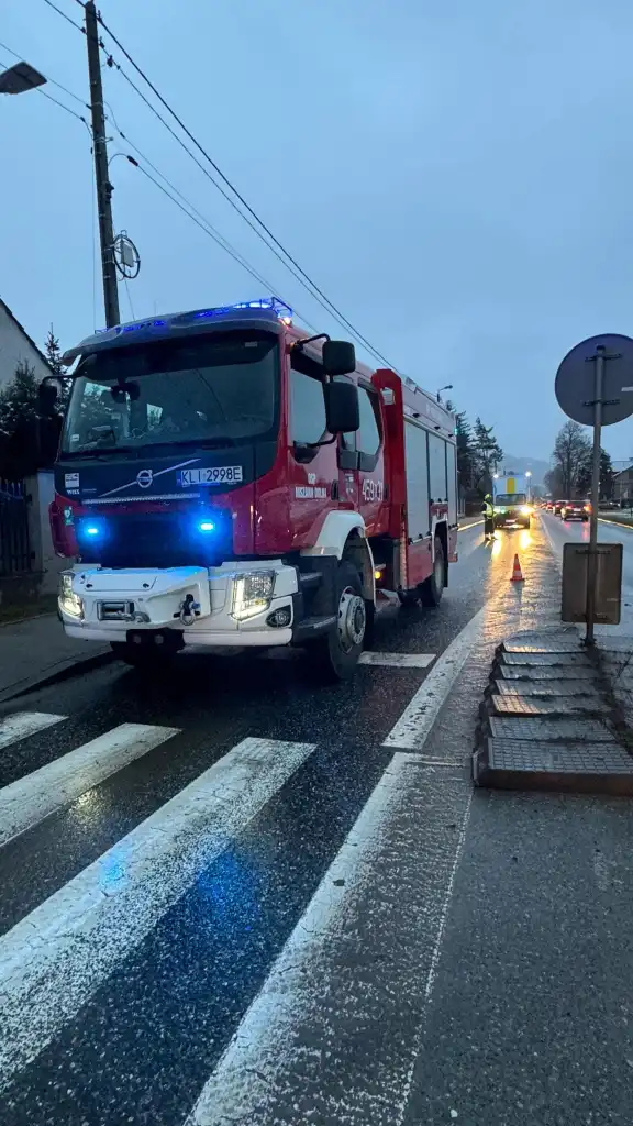 Kolizja na ul. Kolbego w Mszanie Dolnej. Jedna osoba poszkodowana