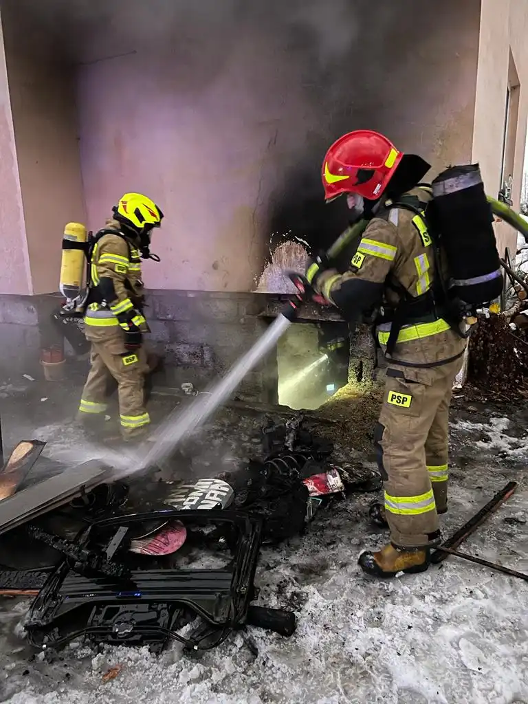 Mystków. Pożar domu jednorodzinnego. Ogień wybuchł w piwnicy