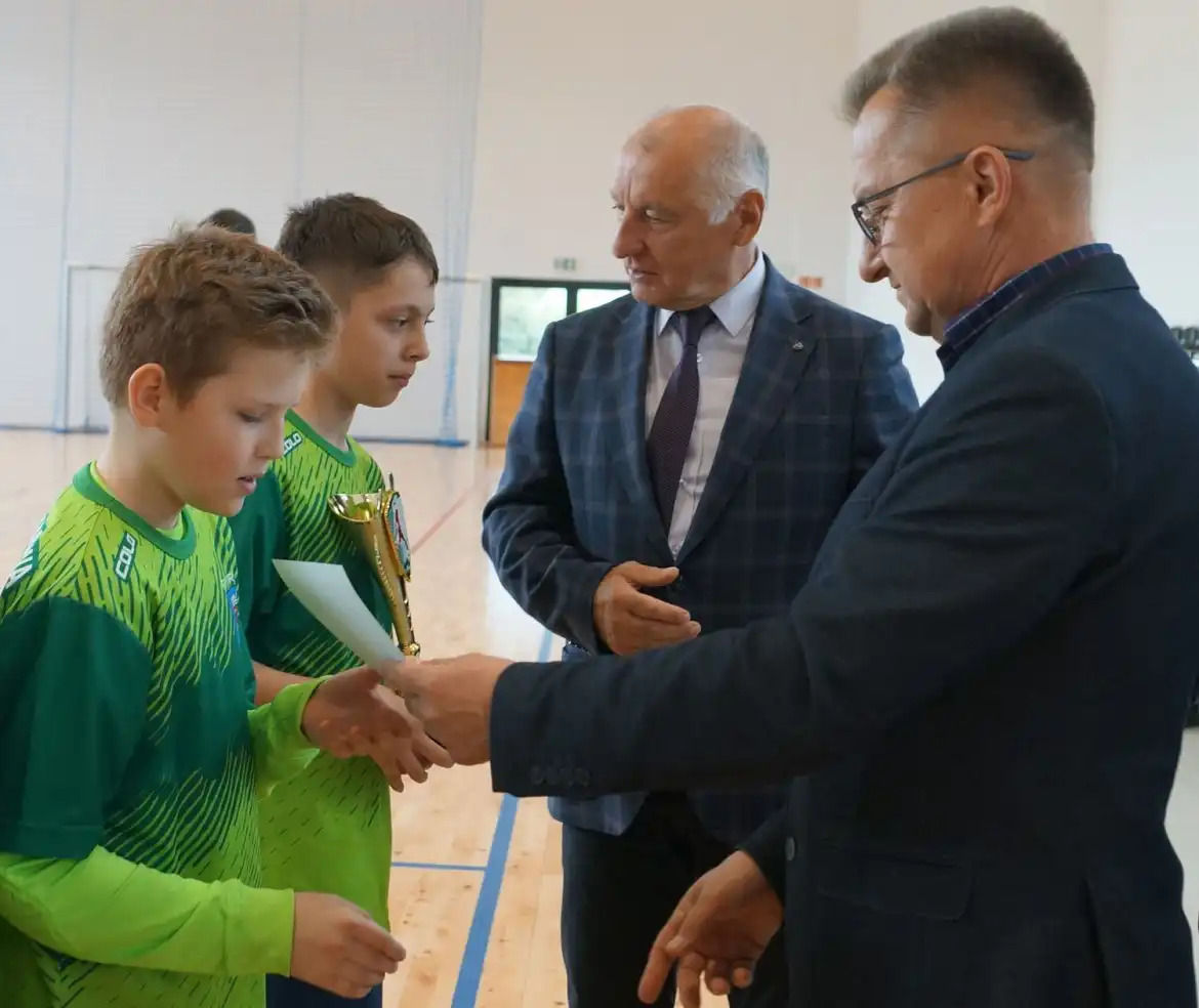 Młodzi piłkarze walczyli o Puchar Starosty Nowosądeckiego