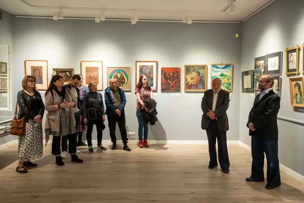 „Jadą wozy kolorowe…” - wystawa o tradycjach romskich w Muzeum Nikifora