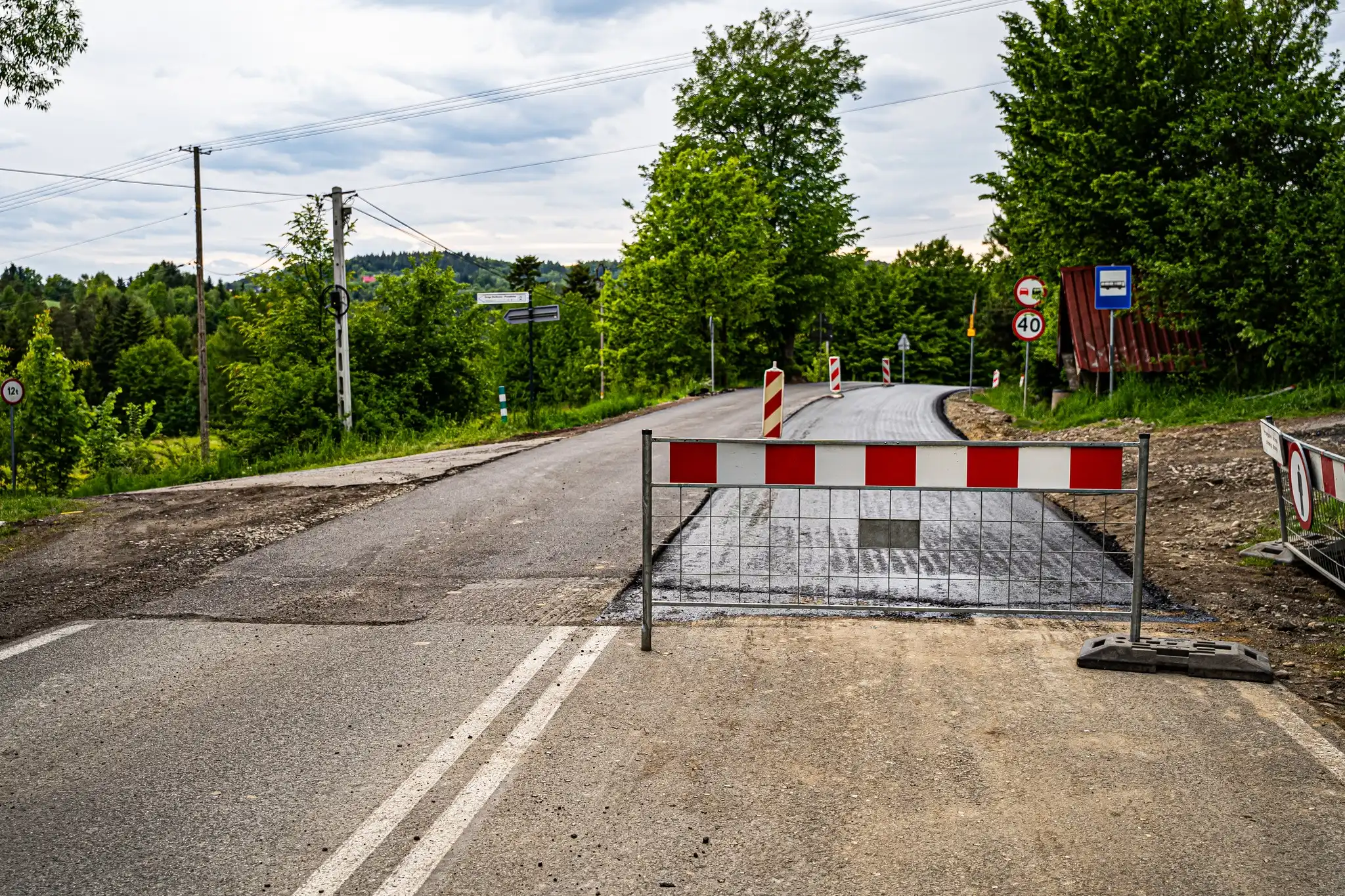 Trwa modernizacja DW 975 na odcinku Bujne–Bartkowa-Posadowa