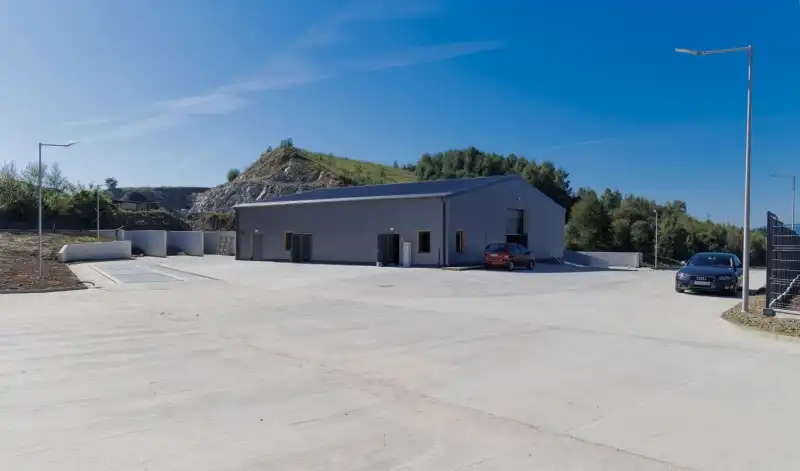 W Miłkowej powstaje nowy Punkt Selektywnej Zbiórki Odpadów. Inwestycja jest już na ukończeniu