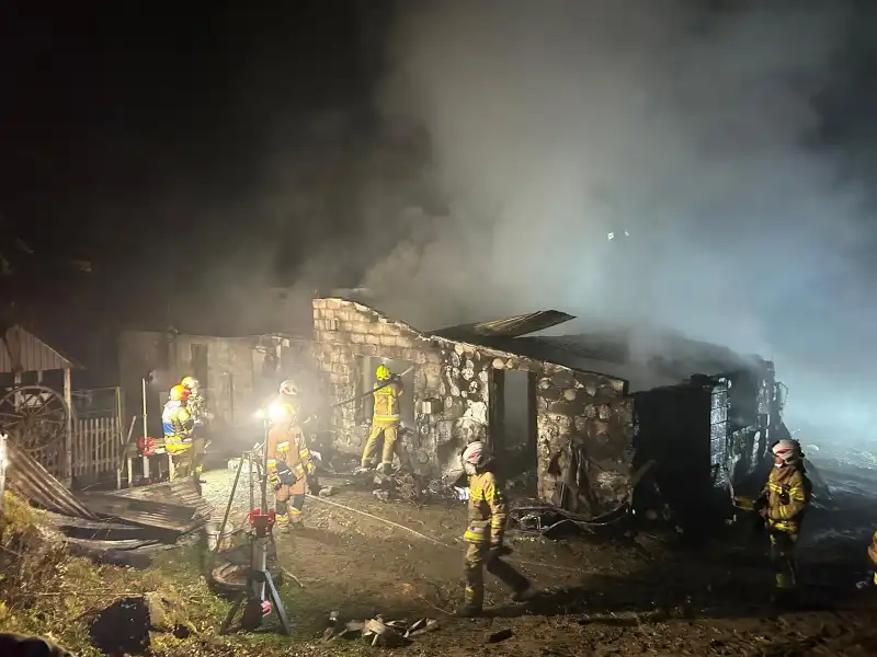 Tragiczny pożar w Krosnej. Jedna osoba nie żyje