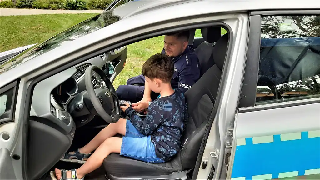 Inauguracja "Bezpiecznych Wakacji 2022" z sądeckimi policjantami