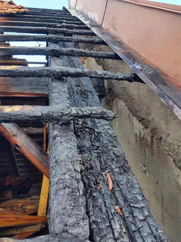 Pożar w zakładzie stolarskim w Chełmcu