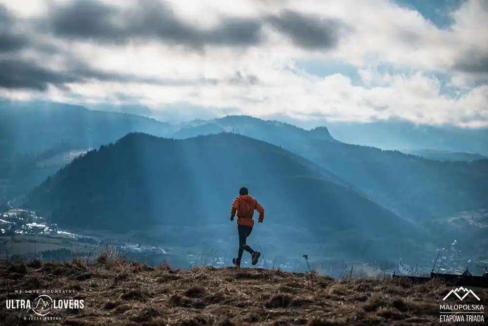 Ponad 400 biegaczy zmierzyło się z górskimi trasami Etapowej Triady w Krościenku nad Dunajcem