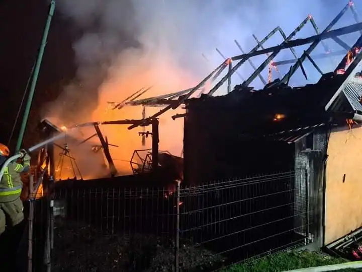 Pożar w Grybowie. Walka z ogniem na osiedlu Biała Wyżna