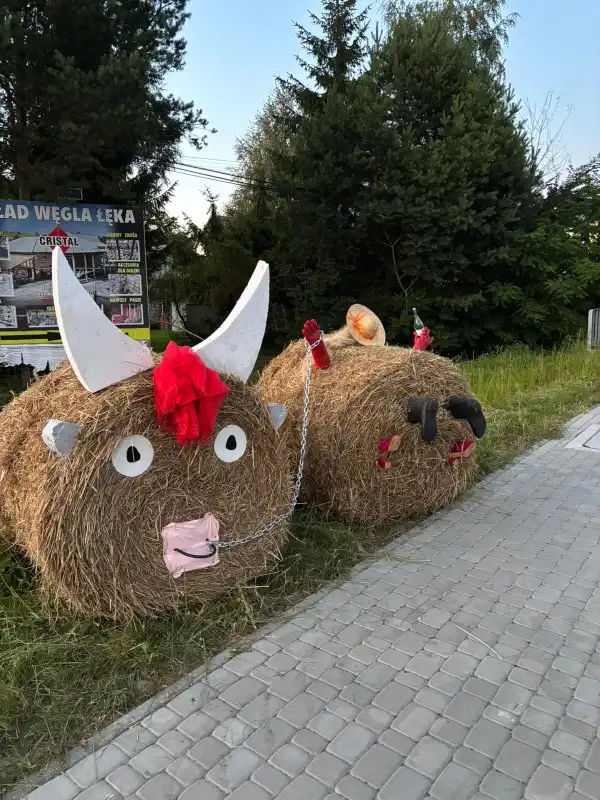 Słomiane witacze w Gminie Korzenna zapraszają na dożynki