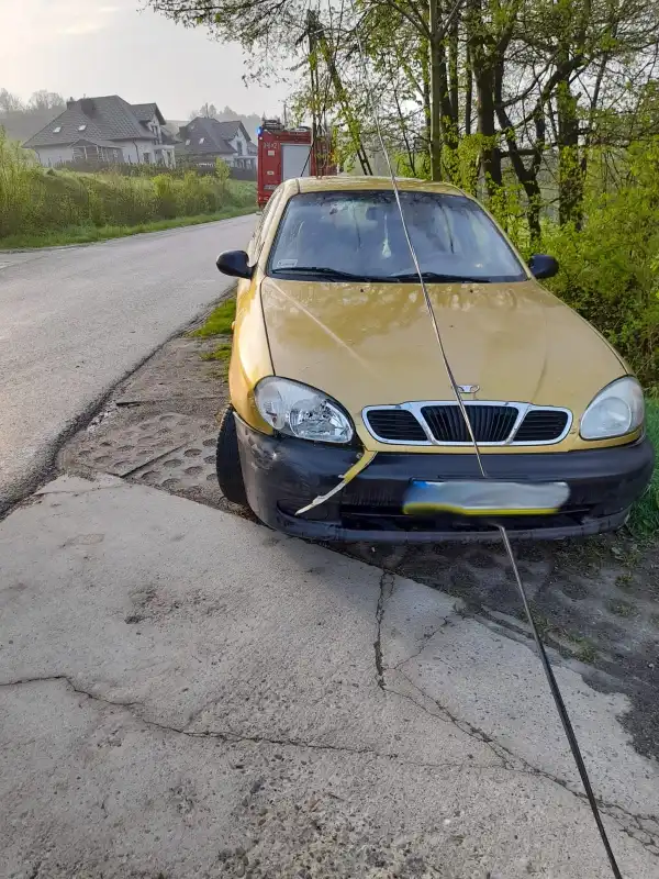 Wypadek w Jasiennej. Dwie osoby trafiły do szpitala