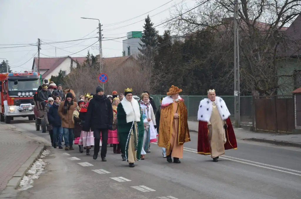 Tradycja Trzech Króli w Gminie Podegrodzie: barwny pochód i wspólne kolędowanie