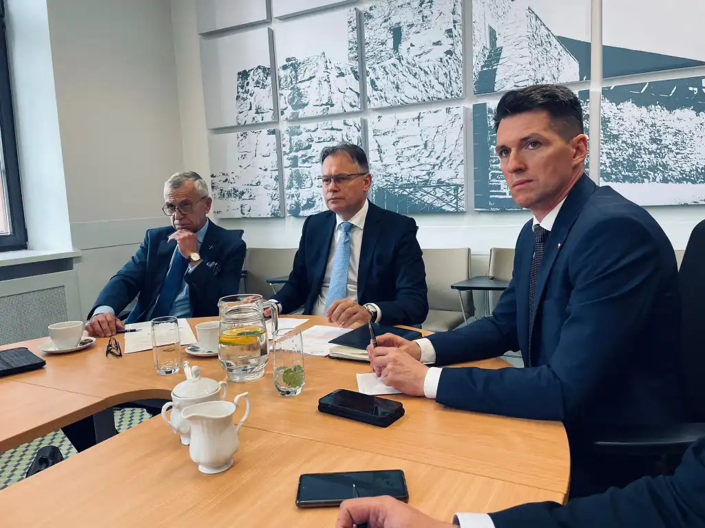 Posiedzenie Parlamentarnego Zespołu ds. Rozwiązań Komunikacyjnych w Małopolsce. Dyskutowano m.in. o "Sądeczance"