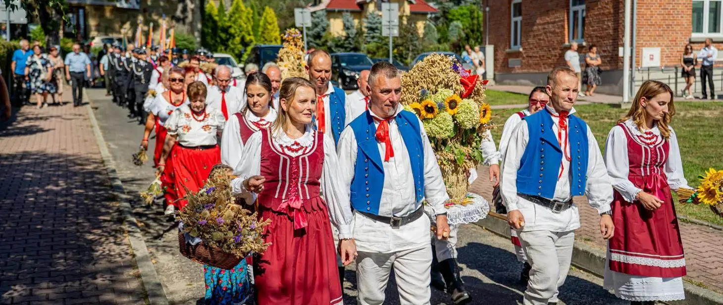 Dożynki w Łużnej. Korowód, wieńce, muzyka i koncert gwiazdy wieczoru
