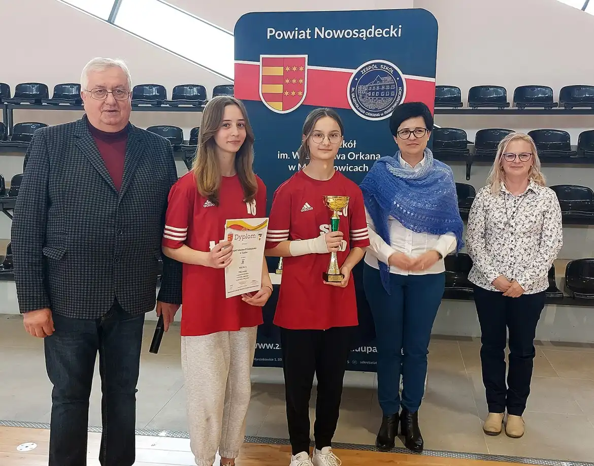Uczennice ze Szkoły Podstawowej w Trzetrzewinie najlepsze w szczypiorniaka