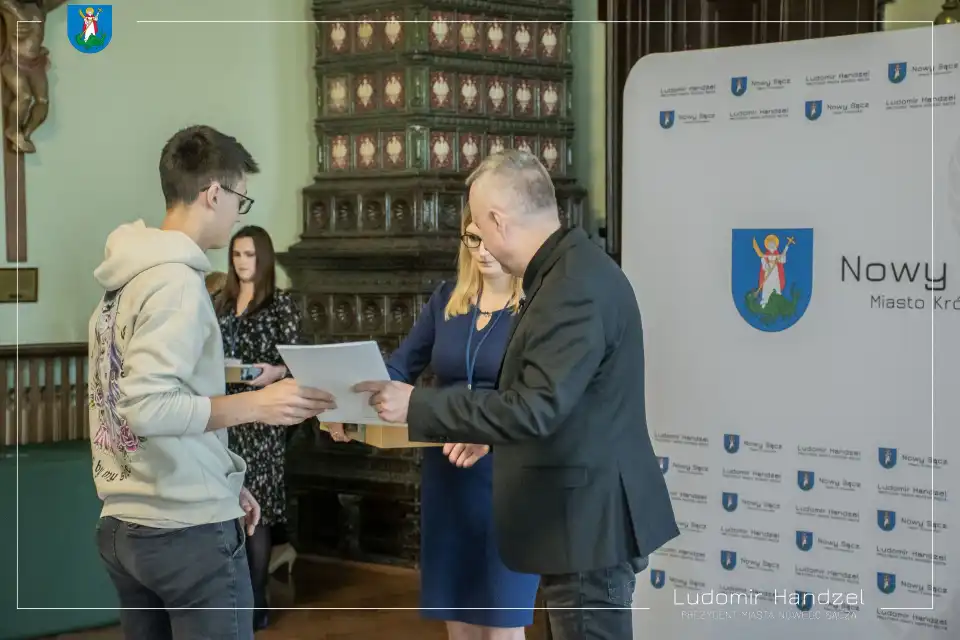 Nowy Sącz: Dzieci i młodzież otrzymały sprzęt komputerowy