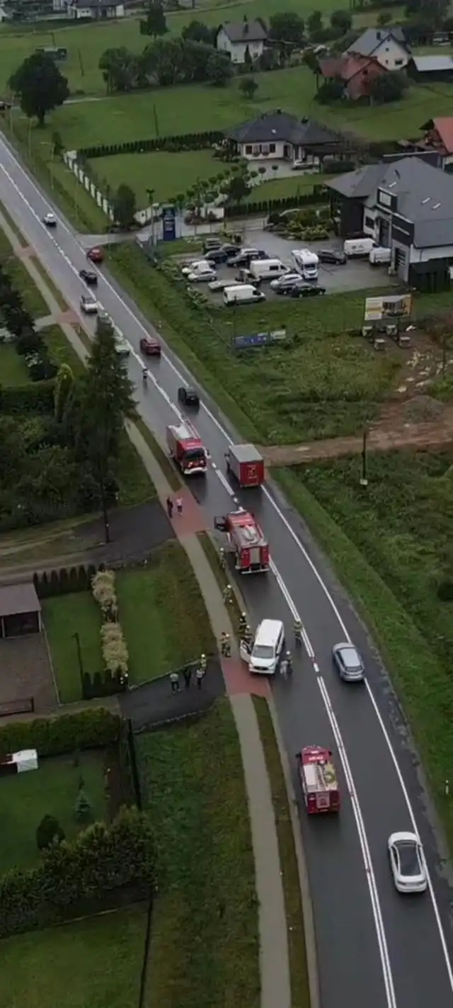 Wypadek na DK75. Dwie załogi OSP, JRG i ZRM w akcji