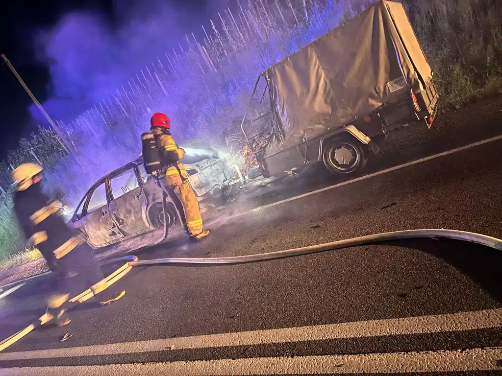 Pożar na DK75 w Tęgoborzy. Płonęła osobówka z przyczepą