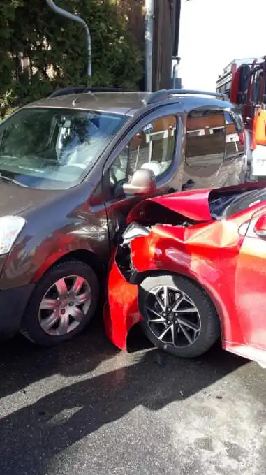 Nowy Sącz: wypadek na ul. Paderewskiego. Dwie osoby w szpitalu