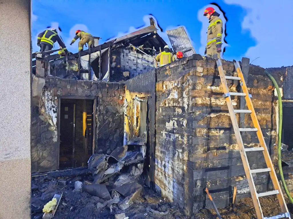 Pożar w Popowicach. Palił się drewniany dom