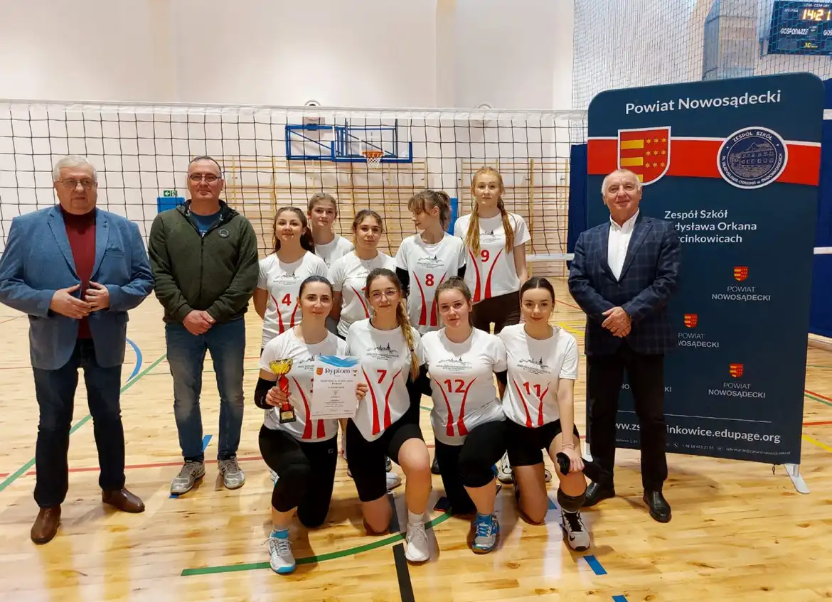 Licealistki ze Starego Sącza najlepsze w siatkówce