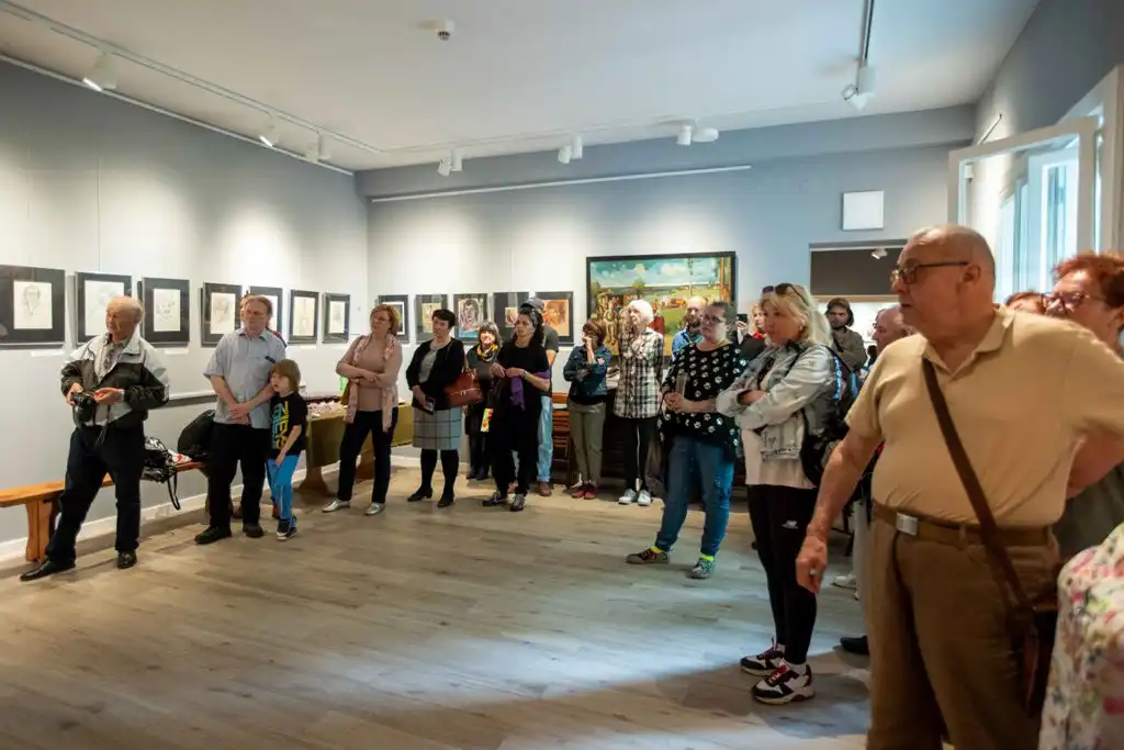 „Jadą wozy kolorowe…” - wystawa o tradycjach romskich w Muzeum Nikifora