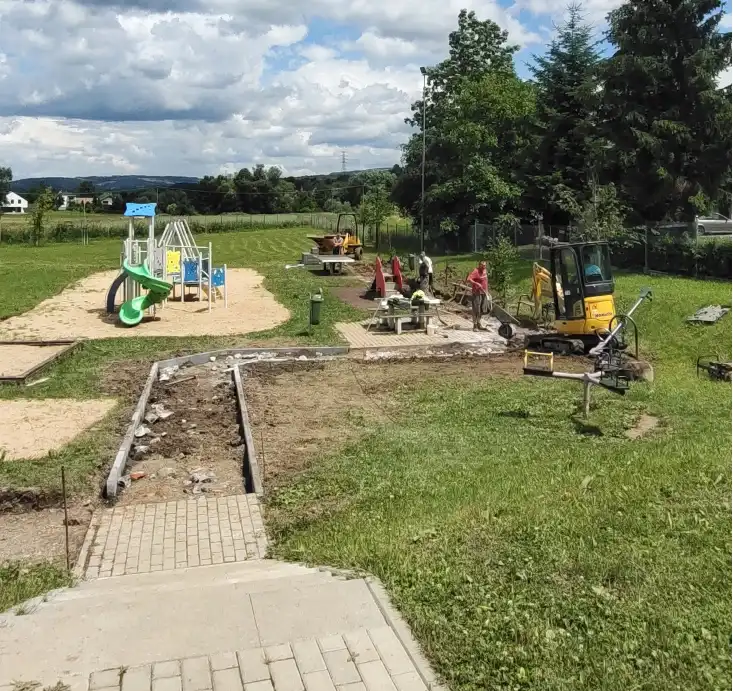 Nowy Sącz: Rozpoczęła się rozbudowa placu zabaw na Osiedlu Poręba Mała