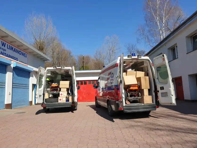 Dwie karetki z limanowskiego szpitala trafiły do miasta Stryj na Ukrainie