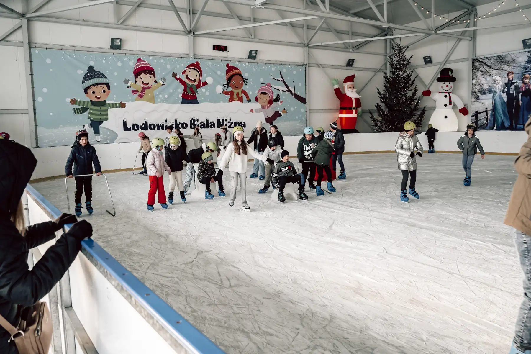 Mikołajki na lodzie. Świąteczna zabawa dla dzieci w Białej Niżnej