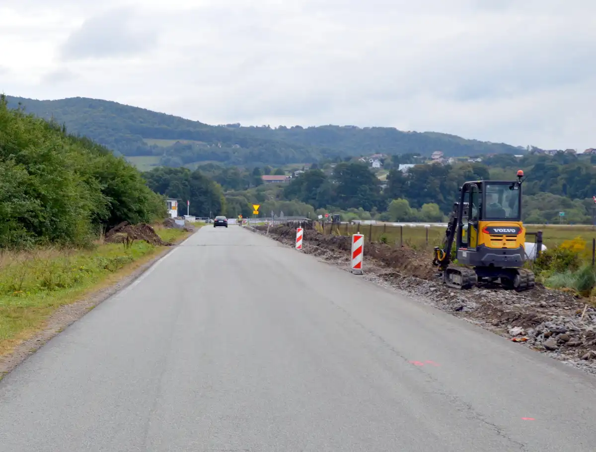 Poprawi się bezpieczeństwo pieszych przy drodze powiatowej Łososina Dolna - Tymowa
