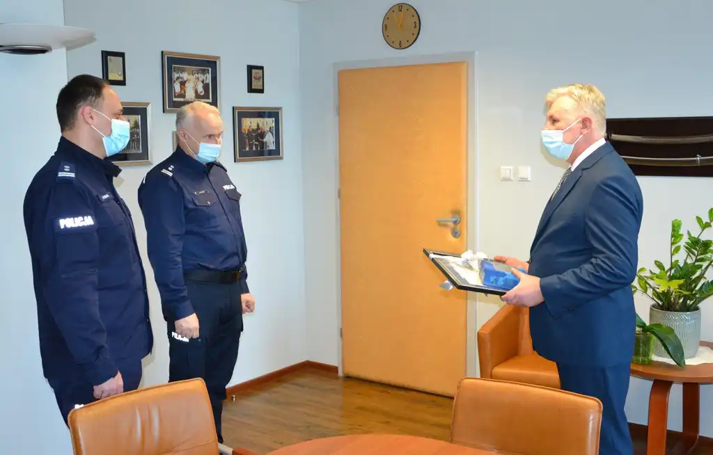 Podinspektor Bogdan Lechowicz po 27 latach służby pożegnał się z mundurem