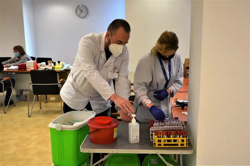 W ramach akcji „Nasza krew – Nasza Ojczyzna” w sądeckiej komendzie zebrano ponad 12 litrów krwi