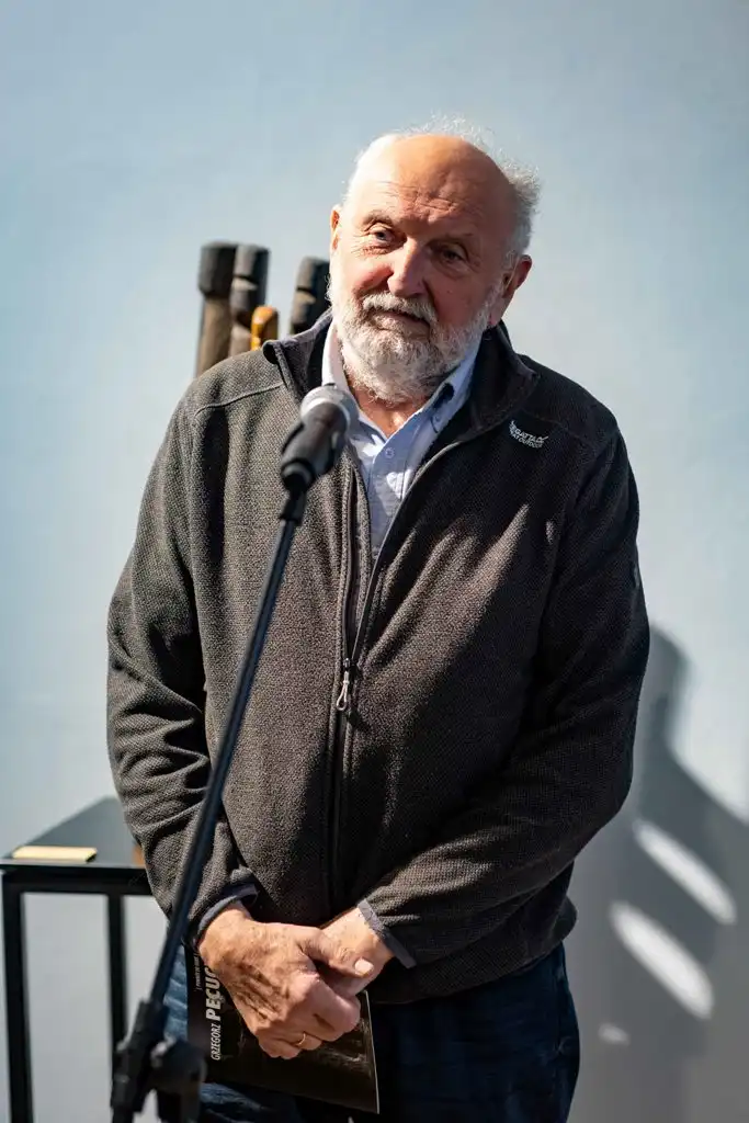 „Powrót do siebie”. Rzeźby Grzegorza Pecucha w Domu Gotyckim