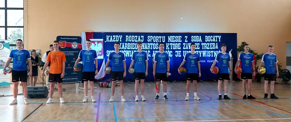 Przy ZSP w Krynicy-Zdroju powstał nowoczesny kompleks boisk i bieżni