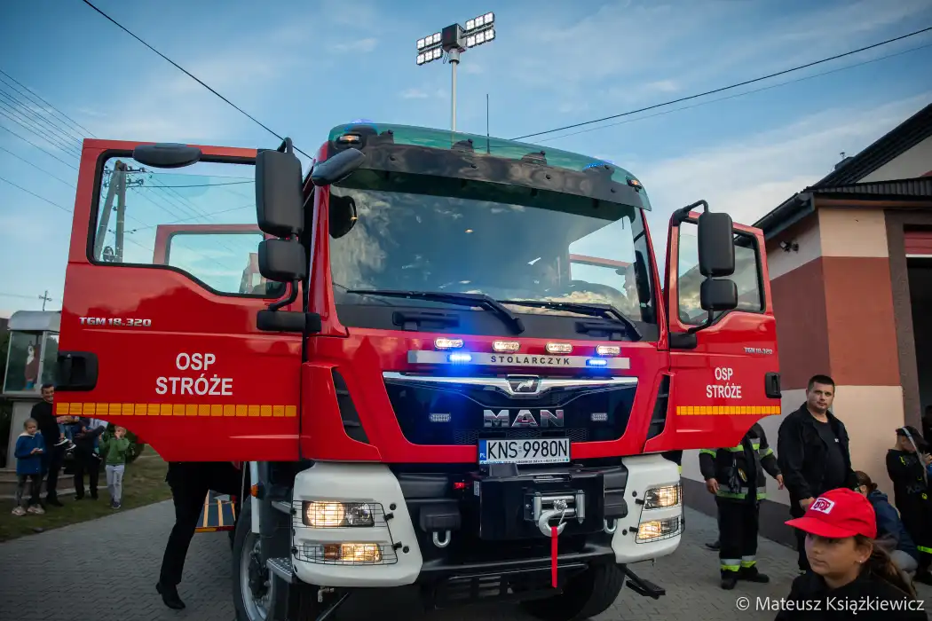 OSP Stróże ma nowy samochód ratowniczo - gaśniczy