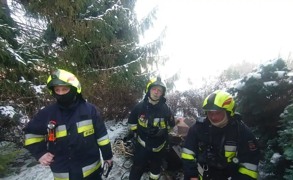Lipowe: Pożar garażu w budynku mieszkalnym. Jedna osoba poszkodowana