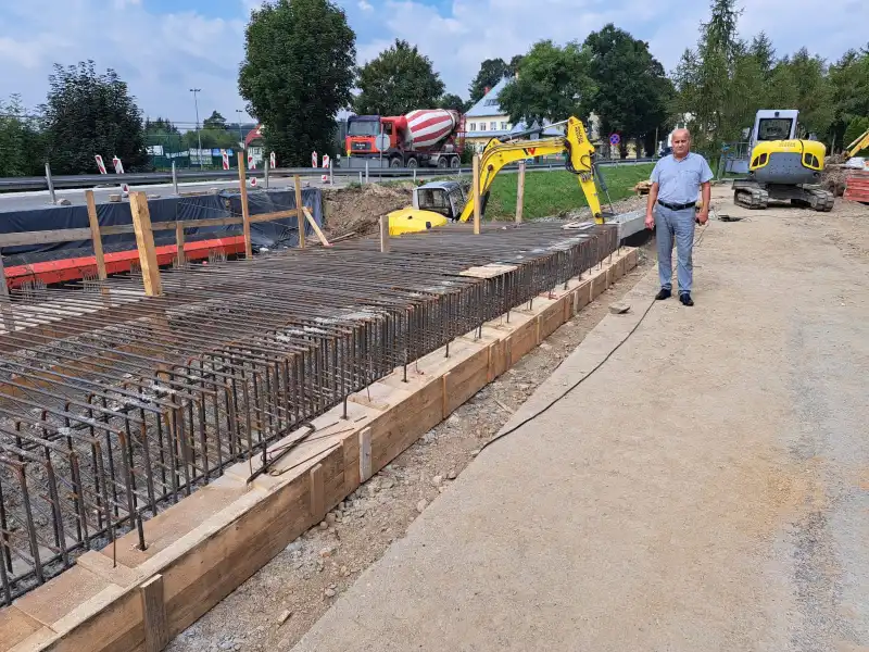 Trwa budowa nowego mostu nad rzeką Brzeźnianka