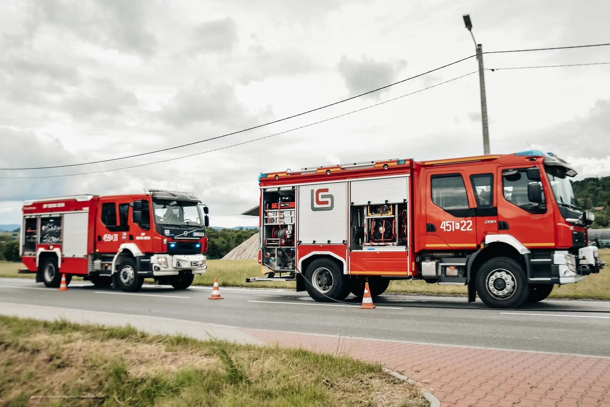 Pożar auta na Krakowskiej. Akcja strażaków w Mszanie Dolnej
