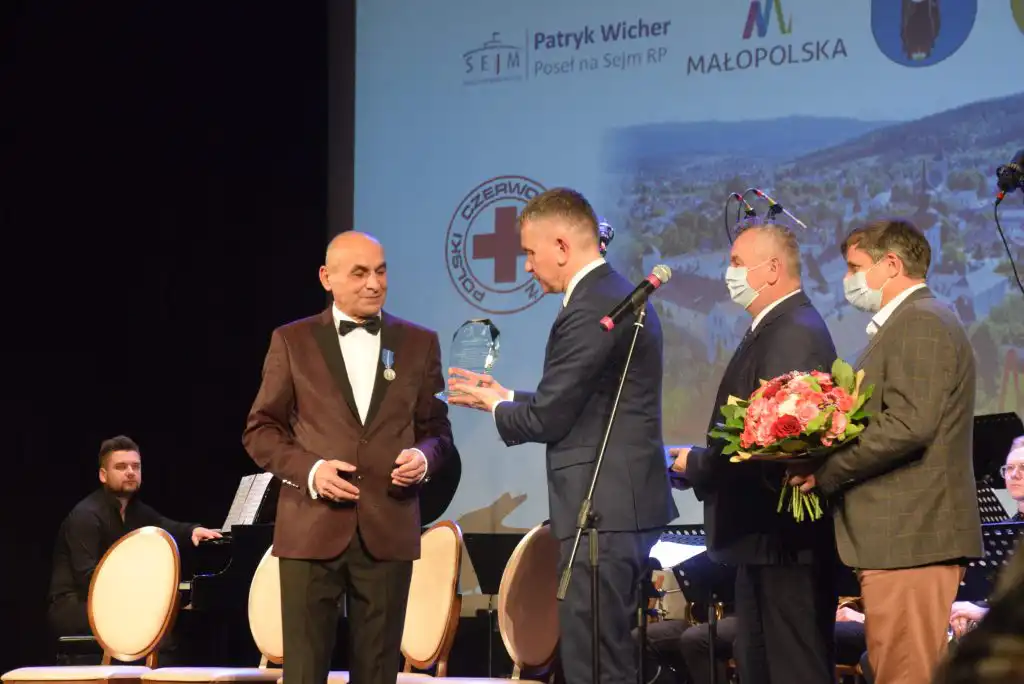Andrzej Lis odznaczony Medalem Stulecia Odzyskanej Niepodległości. W Starym Sączu odbył się benefis honorowego krwiodawcy