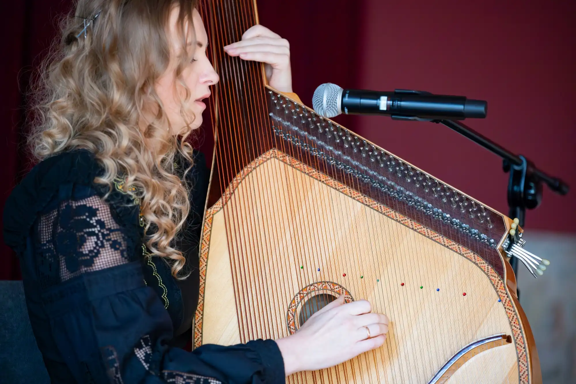 Hołd dla płonącego miasta. Trauma wojenna oczami artystów i psychologów