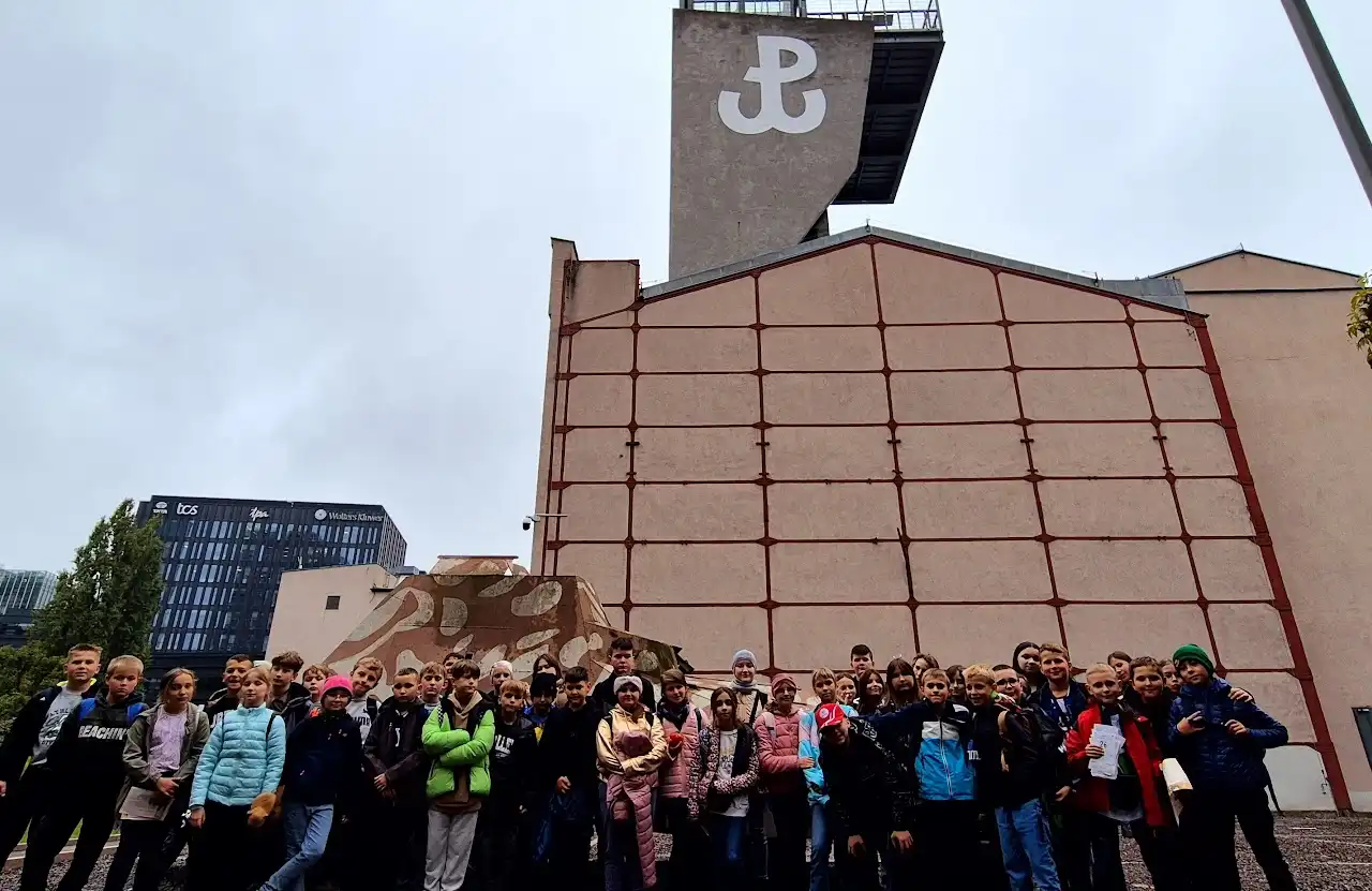 Warszawska przygoda z historią i nauką. Wycieczka uczniów z Kasiny Wielkiej