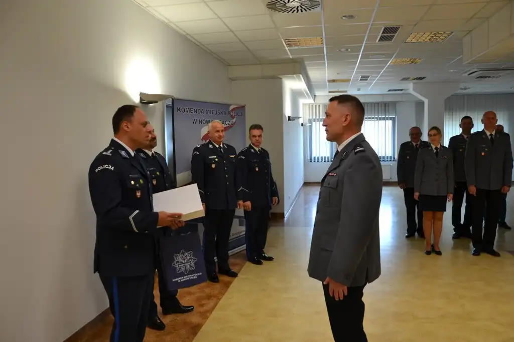 Zmiany kadrowe w sądeckiej Policji. Dziewięciu funkcjonariuszy mianowanych na wyższe stanowiska służbowe