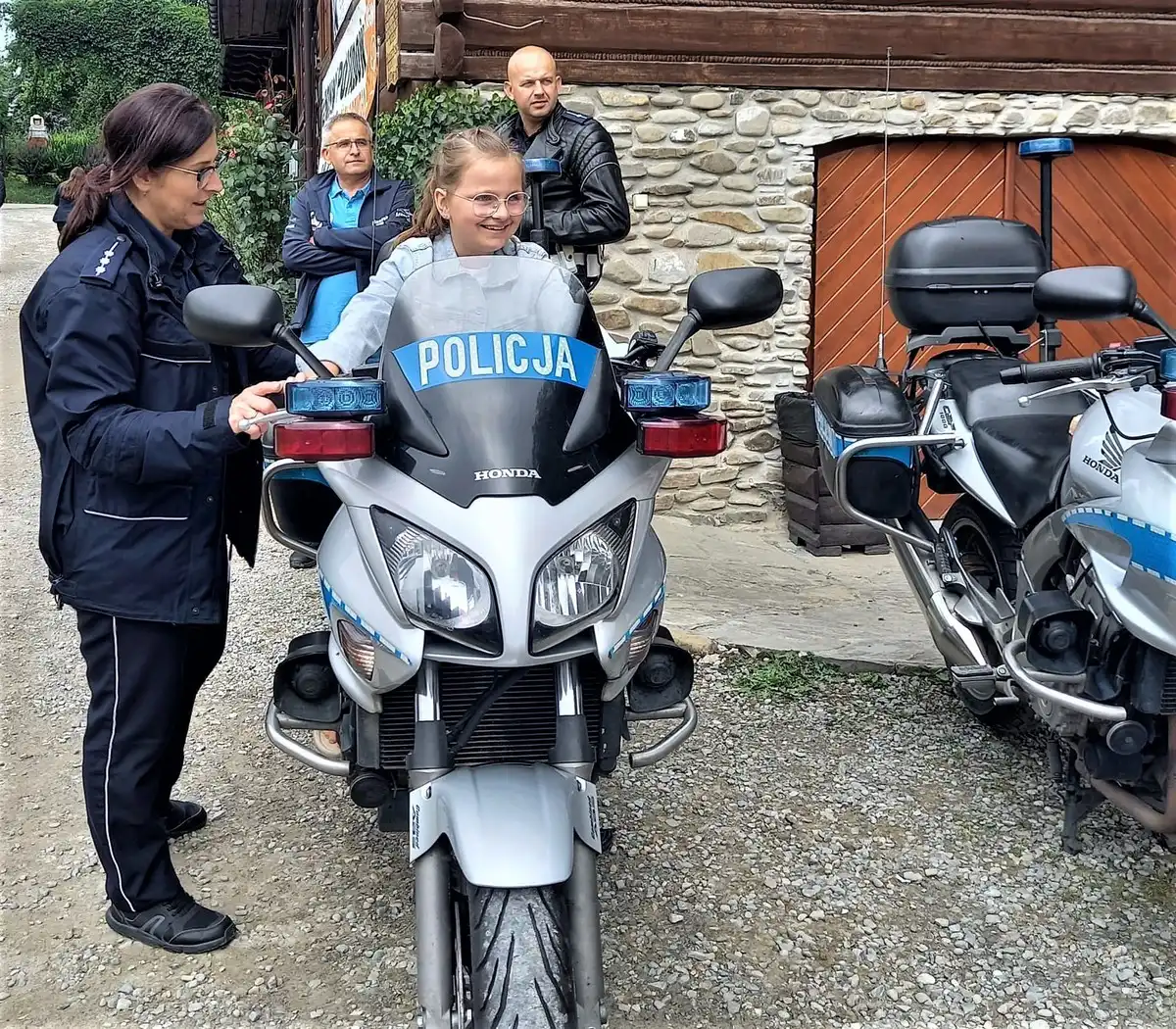 Sądeccy policjanci promowali bezpieczeństwo podczas pikniku w Stróżach