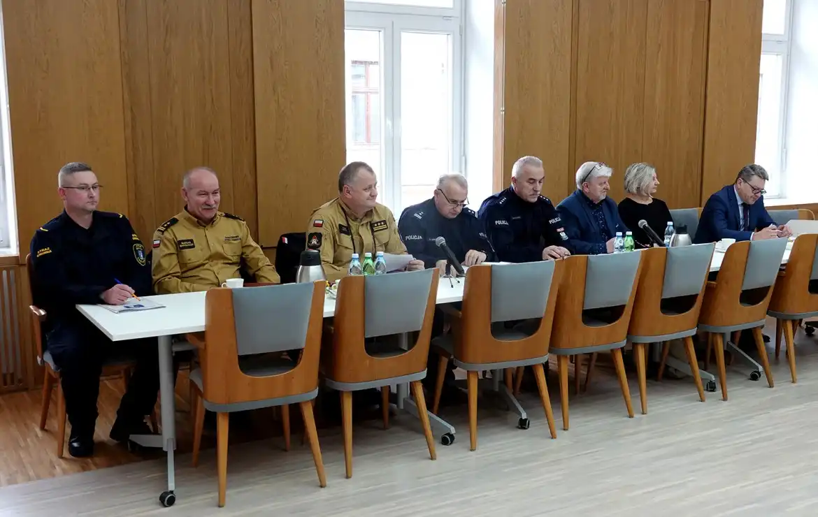 W Starostwie Powiatowym dyskutowano o bezpieczeństwie dzieci i młodzieży