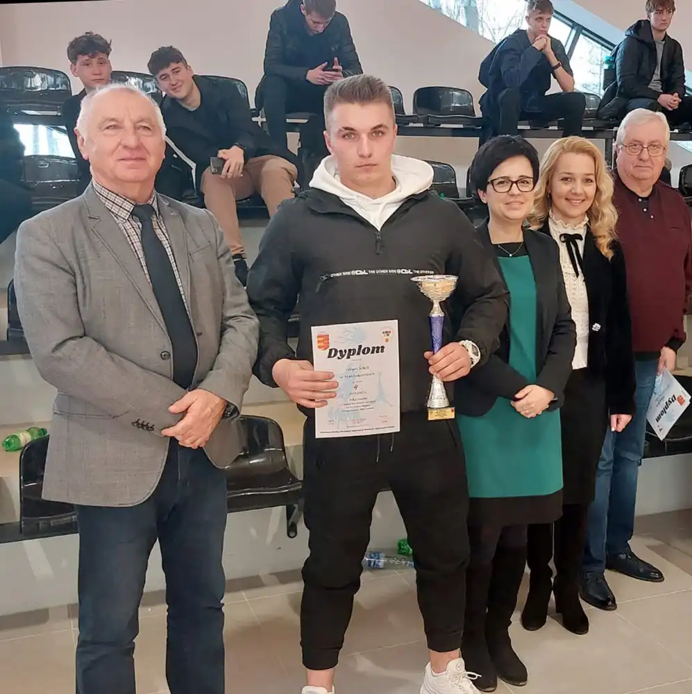 Turniej piłki ręcznej w Marcinkowicach. Najlepsi okazali się Licealiści z Grybowa