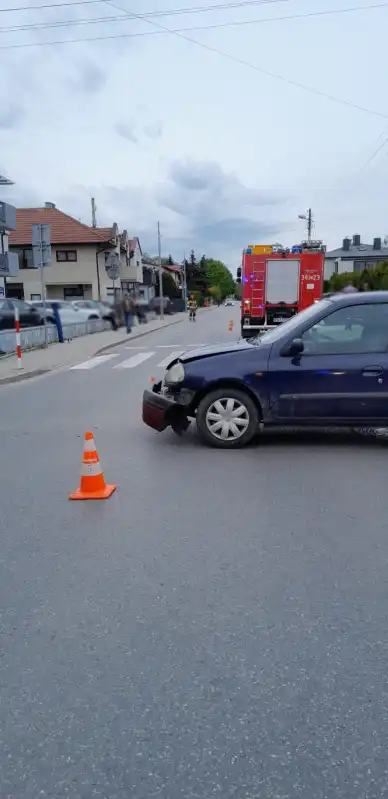 Kolizja na ul. Paderewskiego. Zderzyły się dwie osobówki