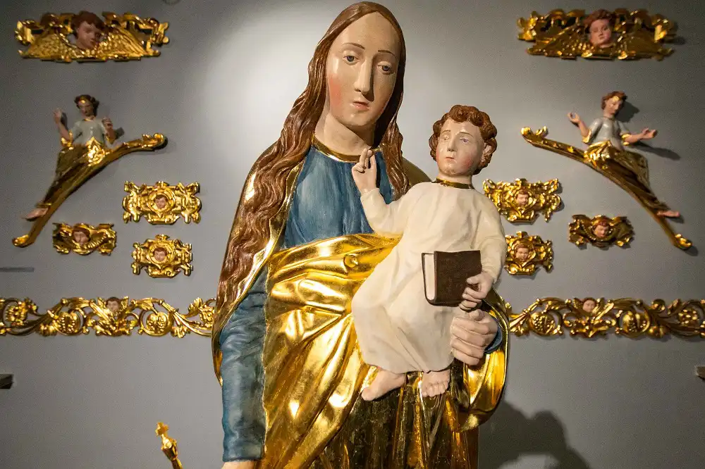 Wernisaż wystawy rzeźb z ołtarza głównego Bazyliki św. Małgorzaty